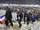 Публиката на "Стад дьо Франс" пя "Марсилезата" по време на евакуацията