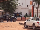 Край на заложническата криза в Мали, жертвите са най-малко 18