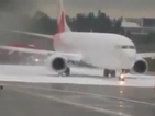 Пожарникари напръскаха с пяна грешен самолет на летище