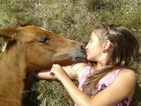 Център за конна терапия помага на деца с увреждания