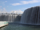 Най-големият изкуствен водопад в Азия привлича хиляди туристи