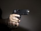 Нагъл обир: Рецидивист опря пистолет в главата на продавачка