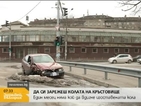 "Пълен абсурд": Изоставена кола престоя над месец на оживено кръстовище
