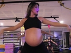 Бременна в 6-ия месец учителка по танци продължава да работи (ВИДЕО)