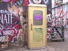 Най-малката дискотека в света – в телефонна кабина (ВИДЕО)