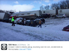 Над 50 коли се сблъскаха на магистрала в Пенсилвания, трима загинаха