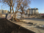 Силният вятър събори ограда в София (ВИДЕО+СНИМКИ)