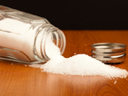 Храните с повече сол - със специален символ в менютата на ресторантите