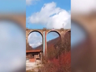 Издигнаха трикольор на най-високия ЖП мост у нас (ВИДЕО)