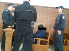 Тийнейджърът, прострелял 14-годишно момче, остава в ареста