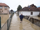 Бедствено положение заради наводнения в Централна Сърбия (ВИДЕО)