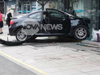 Шофьорка без книжка се заби в магазин във Варна (ВИДЕО+СНИМКИ)