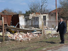Полски тир събори стена на къща в Монтанско