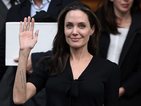 Джоли продължава обиколката си в Гърция
