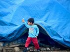 Краста и шарка в бежански лагер в Македония