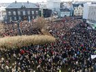 Хиляди исландци на протест, искат оставката на премиера (ВИДЕО+СНИМКИ)