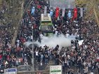 Полицията в Истанбул използва сълзотворен газ срещу футболни фенове (СНИМКИ)