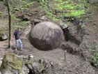 Откриха тайнствена каменна сфера в Босна и Херцеговина (ВИДЕО)