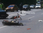 Мотор и кола се сблъскаха в София (ВИДЕО+СНИМКИ)
