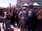 Нови сблъсъци между протестиращи и полиция на събитие на Тръмп (ВИДЕО)