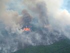 30-метрови пламъци лумнаха при горски пожар в Канада (ВИДЕО)