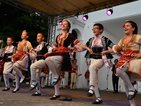 „За” и „против” задължителните народни танци в училище
