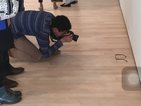 Тийнейджър сложи очила на пода на музей, посетители ги взеха за експонат