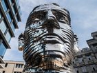 В центъра на Прага се появи огромна глава на Кафка (СНИМКИ)