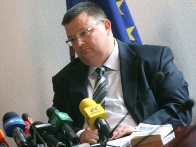 Цацаров не коментира думите на министър Цветанов, че е "стабилен съдия". Снимка: БГНЕС