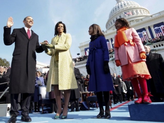 Барак Обама и семейството му през 2009 г., когато започна първият му мандат. Снимка: БГНЕС