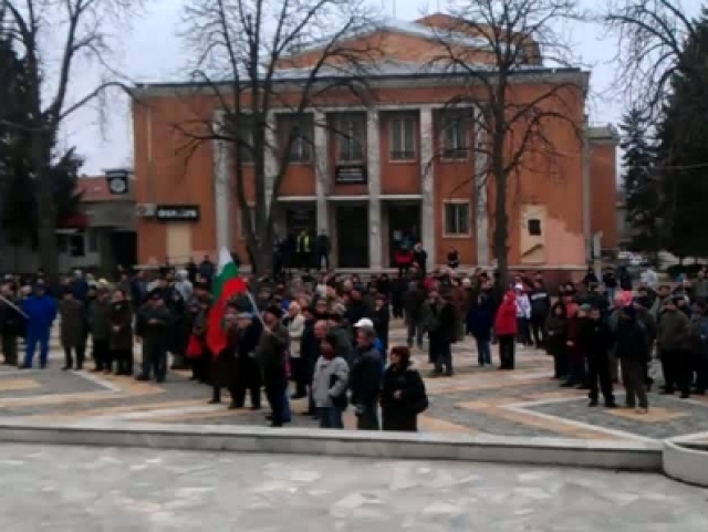 Протест срещу ЧЕЗ в град Левски