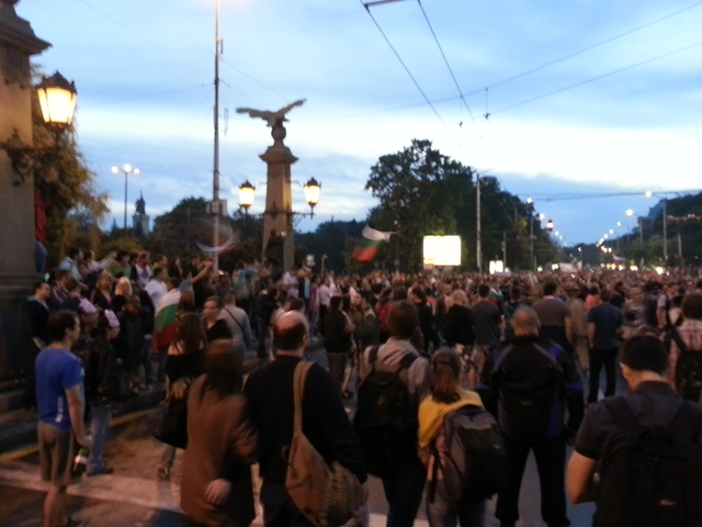 Протестиращи блокираха "Орлов мост"