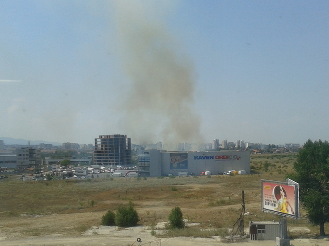 Пожар близо до Летище София