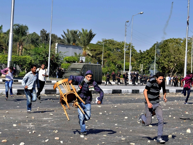 Поддръжници на сваления президент Мохамед Морси блокираха основен път в Кайро. Снимка: ЕПА