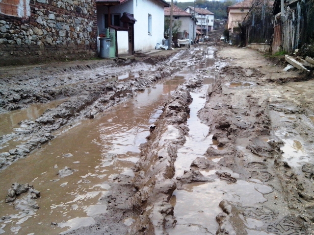 Европроект в с. Михнево в кал до уши