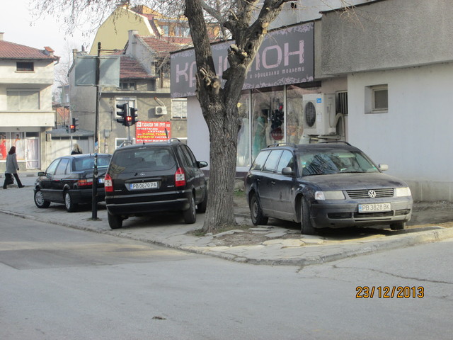 Неправилно паркиране в Асеновград 2