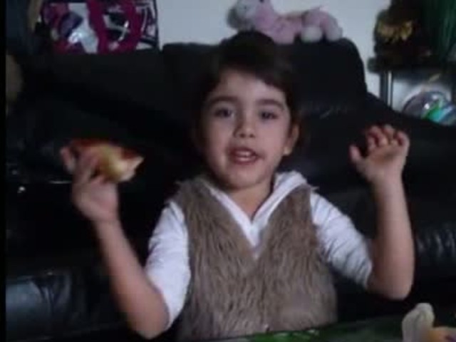 5-годишната Фани пее на Deutschland language за Нова ТВ