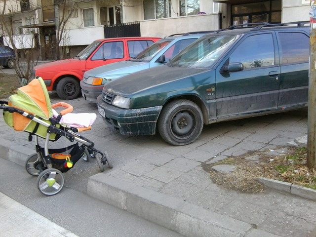 Опасно паркиране в Асеновград 2