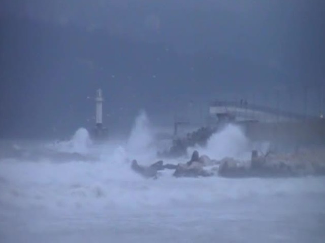 Бурните вълни във Варна