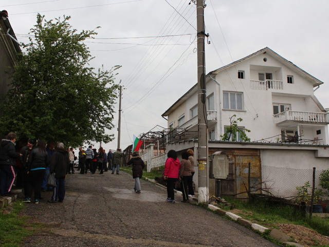 След серия протести, бежанците от Розово напуснаха селото. Снимка: БГНЕС