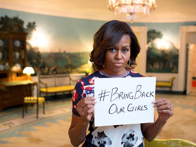 Мишел Обама позира с призив „Върнете ни момичетата”. Снимка: Туитър