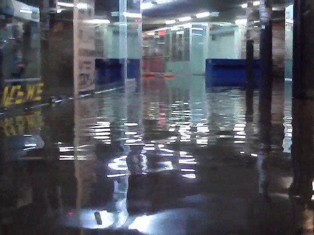 Наводнените подлези и потъналите във вода улици на Централна Гара в Пловдив 15.06.2014