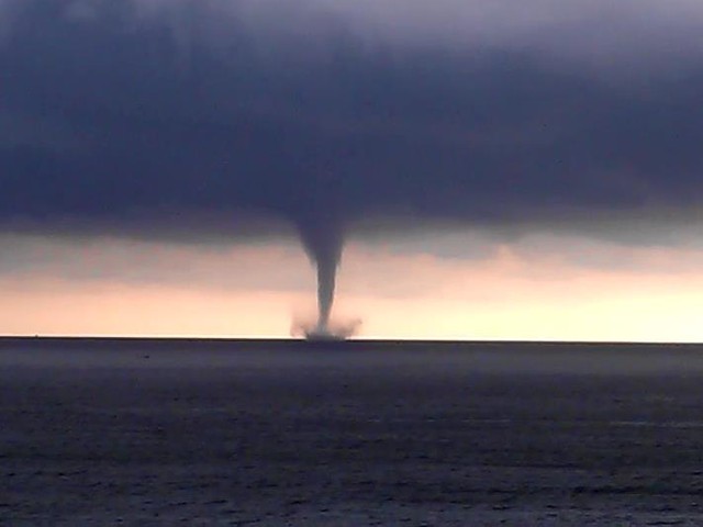 Торнадото над плаж Хармани в Созопол