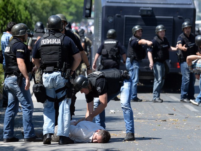 На протеста в петък в Скопие се стигна до жестоки сблъсъци. Снимка: БГНЕС