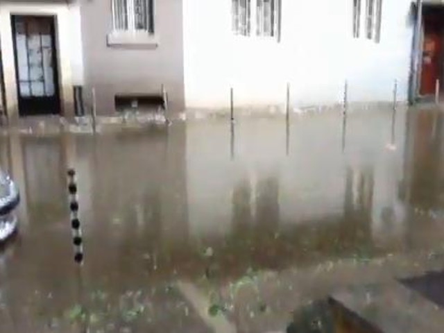Улица "Веслец" наводнена