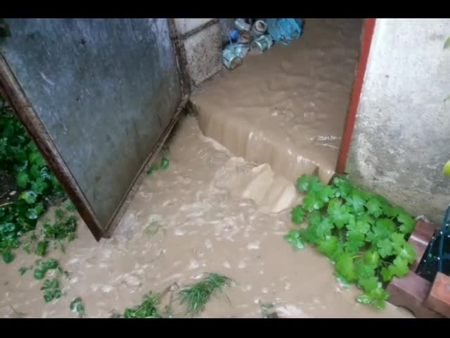 Наводнение на улица в София