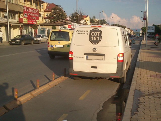 Паркиране на инкасо автомобил