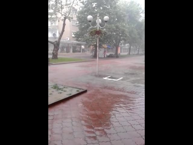 Пороен дъжд във Враца