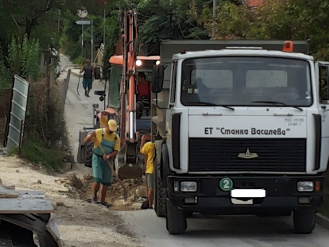 Блокиран път заради строеж