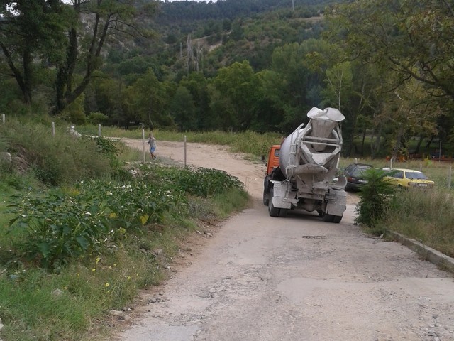 Мистериозен строителен обект без обозначителна табела